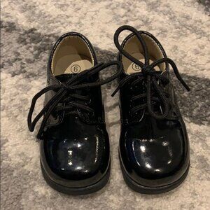 Adorable Boys size 6 tuxedo shoes